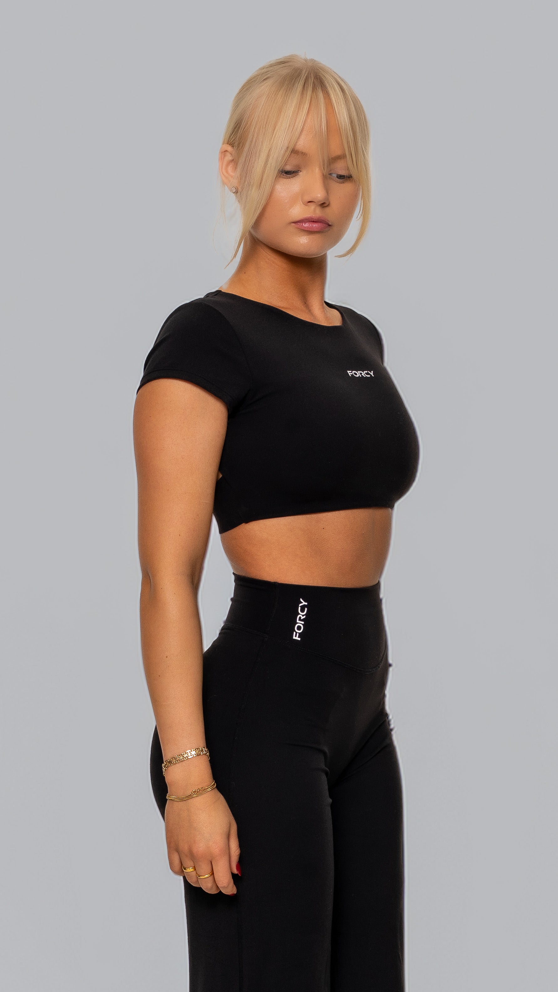 CLOUD crop top- Svart